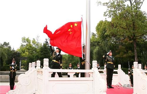 别人有我的身份证证件能查我银行贷款吗？