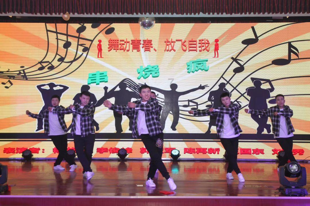 一件事不管对和错都有人支持这是为什么